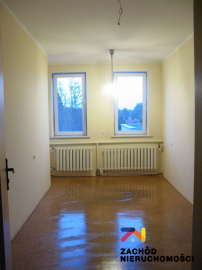 Obiekt 1000 m2 z najemcą na działce 30 arów,